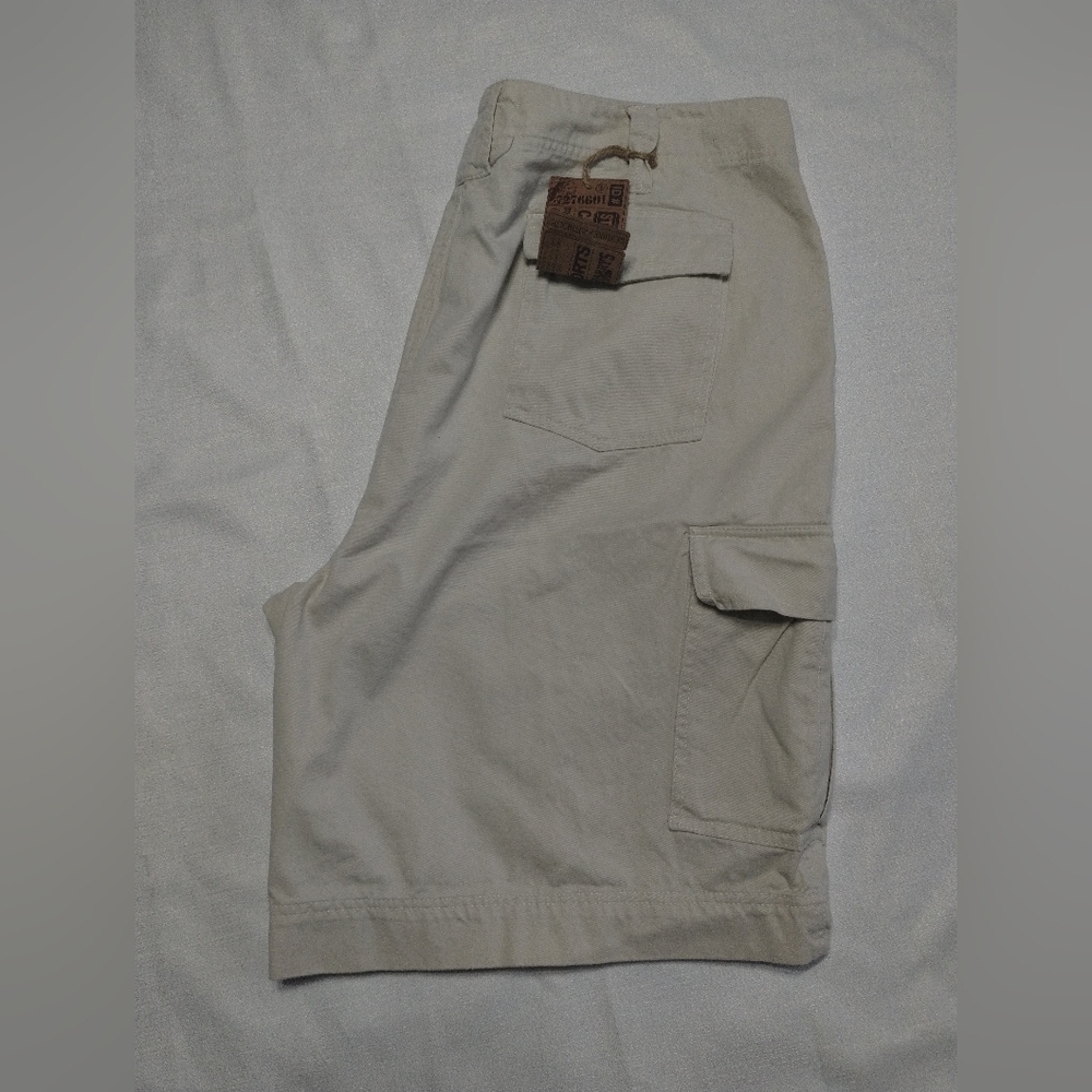 Steve & Barry's Cream Cargo Shorts Men's Size (40)